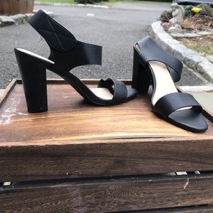 VERA WANG BLACK HEELS
